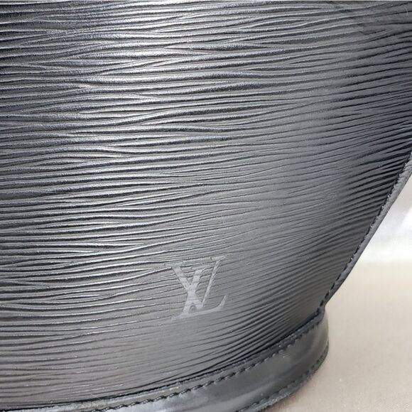 Authentic Louis Vuitton Epi St Jacques Tote W/ Matching Change Pouch & Dust Bag - Picture 13 of 17